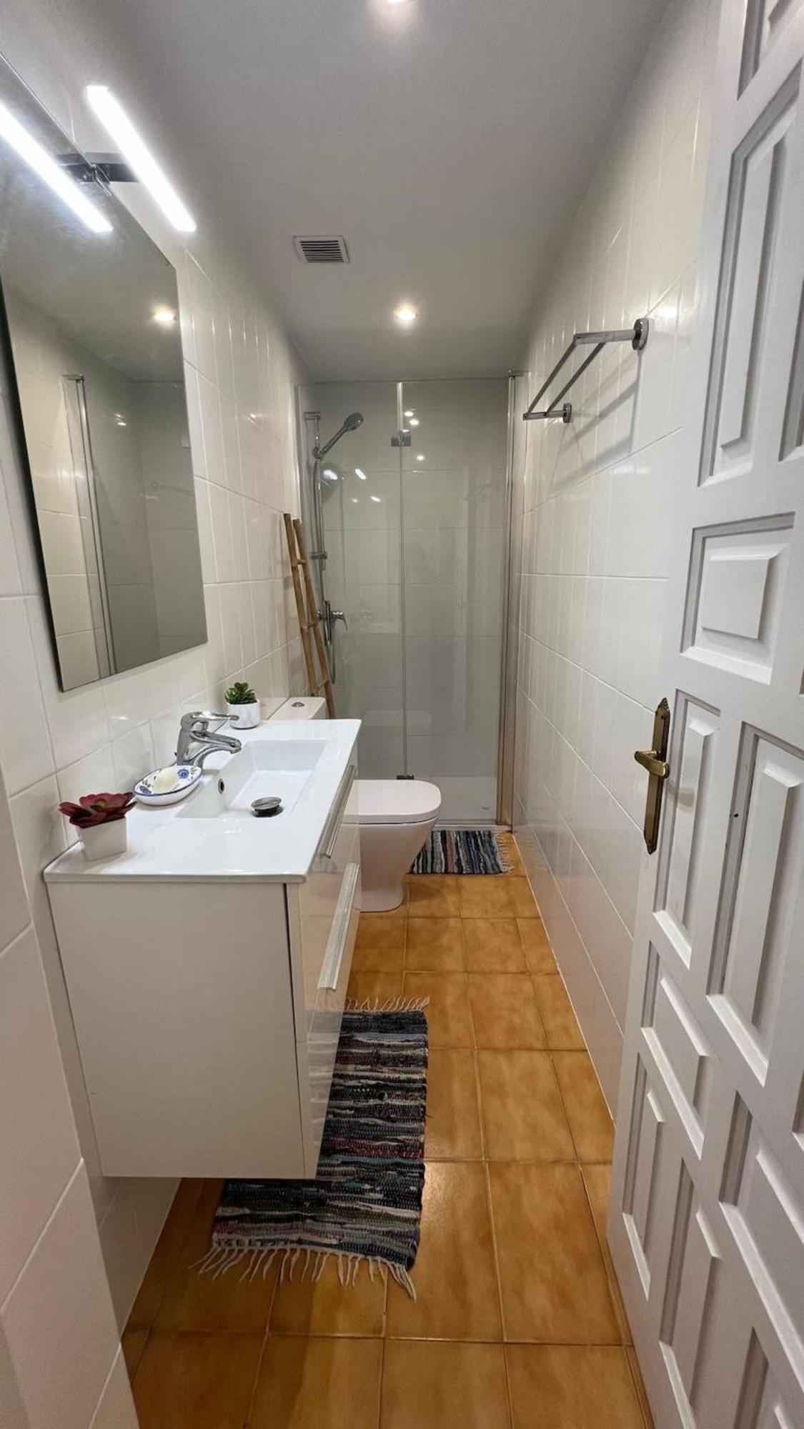Piso Planta Baja Salida Piscina Av-03 Apartamento Rosas