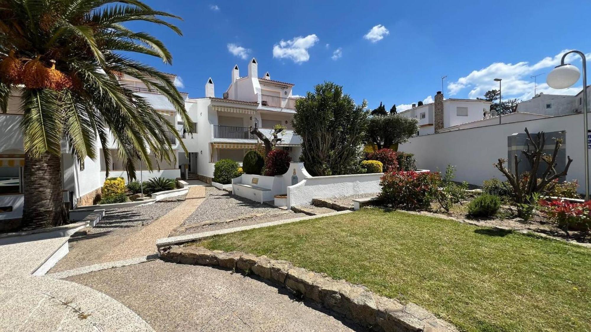 Piso Planta Baja Salida Piscina Av-03 Apartamento