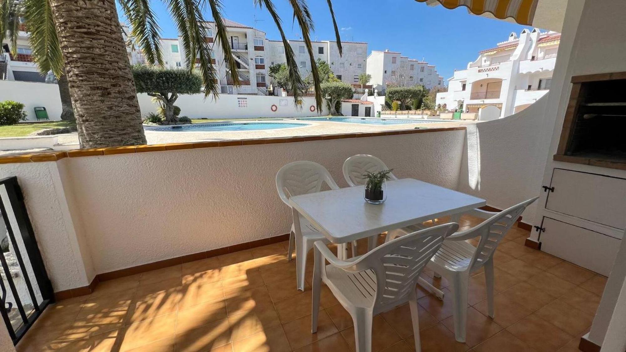 Piso Planta Baja Salida Piscina Av-03 * Rosas