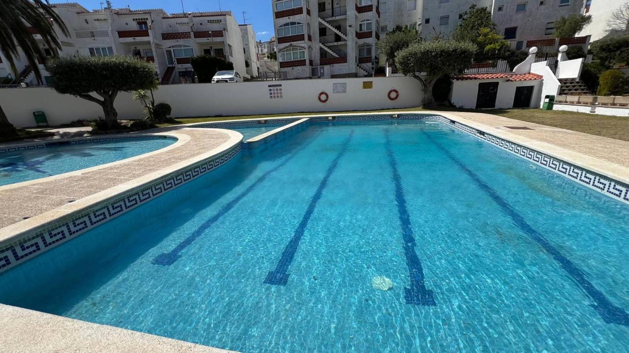 Piso Planta Baja Salida Piscina Av-03 Apartamento Rosas